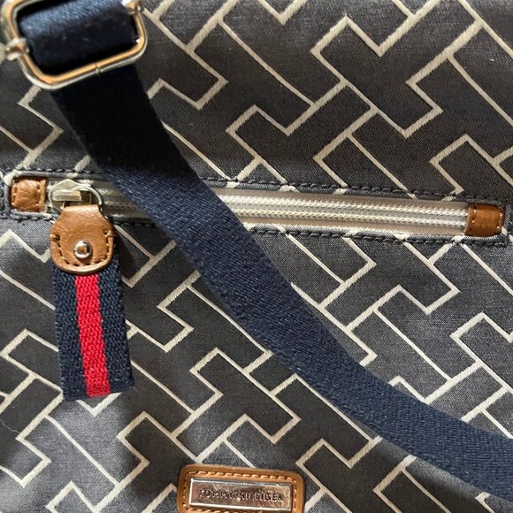 Tommy Hilfiger Logo Crossbody/Messenger Bag Monogram Navy - Picture 1 of 7
